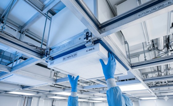 The Ultimate Guide to Cleanroom Ceiling Grid Systems: Bottom Load vs. Traditional Solutions
